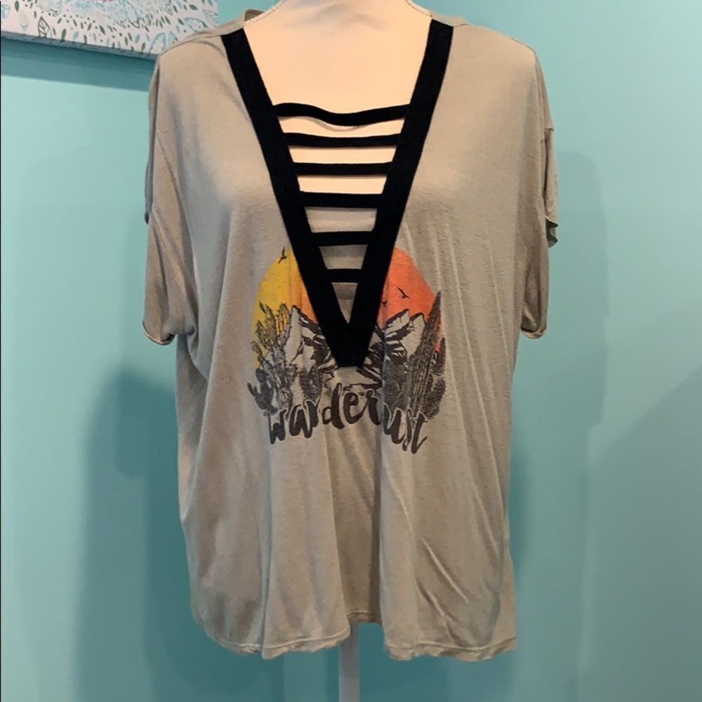 “Wanderlust” Vintage Havana T-Shirt Size Medium
